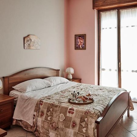 Terrazza Di Alfieri - Alloggio Con Terrazza Privata Nel Centro Di Asti Dış mekan fotoğraf
