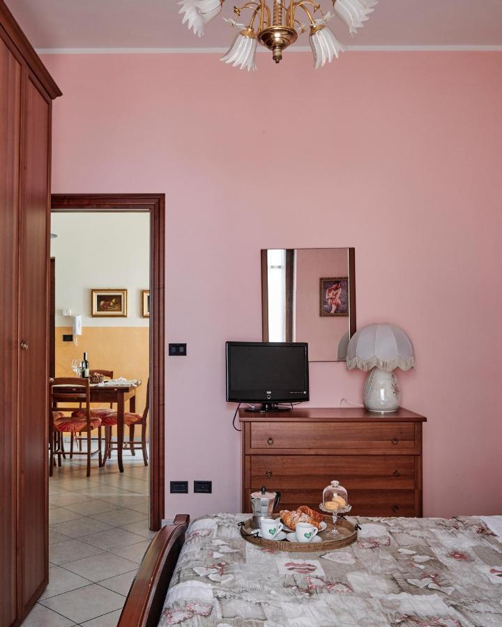 Terrazza Di Alfieri - Alloggio Con Terrazza Privata Nel Centro Di Asti Dış mekan fotoğraf