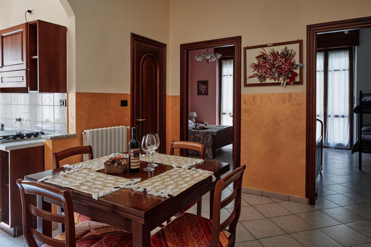 Terrazza Di Alfieri - Alloggio Con Terrazza Privata Nel Centro Di Asti Dış mekan fotoğraf