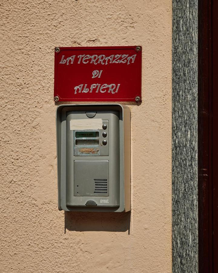 Terrazza Di Alfieri - Alloggio Con Terrazza Privata Nel Centro Di Asti Dış mekan fotoğraf